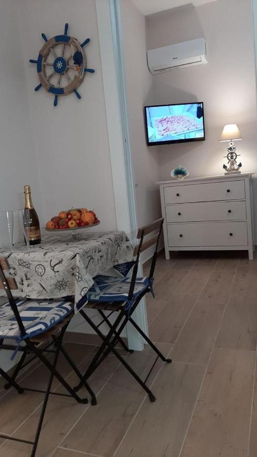 지아르디니낙소스 La Casa Nel Vicolo 아파트 외부 사진